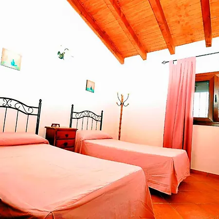 Con Piscina Compartida Y Jardin Privado