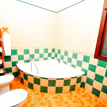 Con Piscina Compartida Y Jardin Privado Apartment